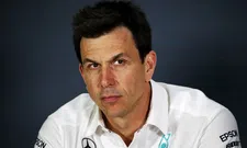 Thumbnail for article: Wolff klaar met negatieve krantenkoppen over Hamilton