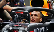 Thumbnail for article: Red Bull debuut Albon begint met domper, start achteraan vanwege motorwissel 