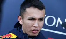 Thumbnail for article: Albon kijkt op tegen Hamilton: ''Dat is heel aardig van hem''