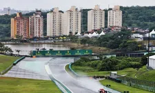 Thumbnail for article: Albon crasht, Verstappen glijdt in natte en listige VT1 op Interlagos