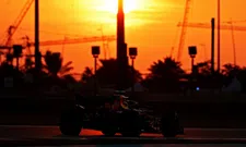 Thumbnail for article: Verstappen vijfde in drukke avondsessie in Abu Dhabi, crash Bottas en Grosjean