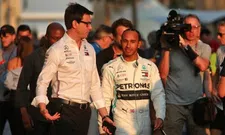 Thumbnail for article: Wolff over Ferrari-geruchten Hamilton: "Ik geef het slechts 25 procent kans"