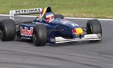 Thumbnail for article: Hoe Red Bull zich opwerkte van kleine sponsor tot grootmacht in de Formule 1