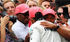 Thumbnail for article: Lewis Hamilton schoot broertje te hulp toen hij gepest werd