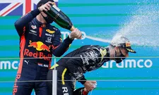 Thumbnail for article: Verstappen voorkomt dat Ricciardo zijn shoey kan doen op het podium