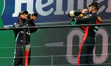 Thumbnail for article: Verstappen grapt over Hamilton: "Ik zal door moeten rijden tot mijn veertigste"