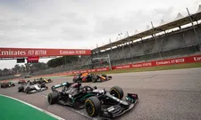 Thumbnail for article: Hamilton worstelde achter Verstappen: 'Die raakten oververhit achter Max'