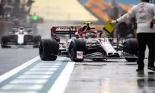 Thumbnail for article: Giovinazzi en Russell crashen op weg naar de grid!