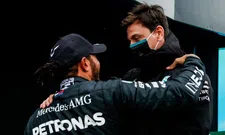 Thumbnail for article: Mercedes drukt geruchten rondom verlenging éénjarig contract Hamilton de kop in