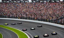 Thumbnail for article: Eerste schuiver van de Indy500: Stefan Wilson raakt de muur in de pitlane