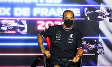 Thumbnail for article: Hamilton kijkt naar Verstappen: 'Daar had je wel geld op in kunnen zetten'