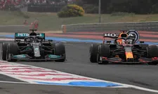 Thumbnail for article: Hamilton zet de deur open voor Verstappen: 'Die had het eigenlijk al opgegeven'