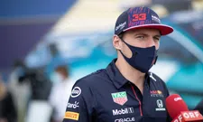 Thumbnail for article: Verstappen let niet op Hamilton: "Is hoe mijn vader me heeft leren leven"