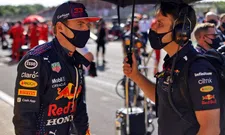 Thumbnail for article: Differences between Hamilton and Verstappen: 'Experience and character'.