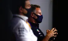 Thumbnail for article: Red Bull opnieuw pechvogel: 'Mercedes heeft al hun geluk nu wel opgebruikt'