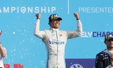 Thumbnail for article: De Vries sees few chances, but remains hopeful for F1: 'Nothing is impossible'