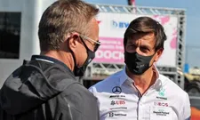 Thumbnail for article: Wolff mengt zich in Marko-Hamilton discussie en sneert naar Verstappen