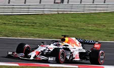 Thumbnail for article: 'Mercedes wil met wissel van Hamilton geen zwakte tonen tegenover Verstappen'