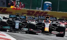 Thumbnail for article: Hamilton moet opnieuw naar stewards, Verstappen-zaak apart beoordeeld