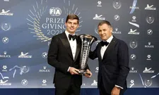 Thumbnail for article: Unieke beelden: Verstappen ontvangt zijn eerste wereldbeker Formule 1