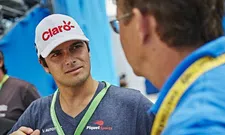 Thumbnail for article: Piquet jr. cheered for Verstappen by wearing 'anti-Hamilton' shirt