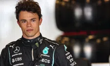 Thumbnail for article: De Vries stays on as Mercedes reserve driver in 2022 