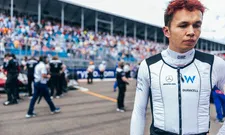 Thumbnail for article: Albon vindt GP Spanje ideaal moment om De Vries te laten rijden