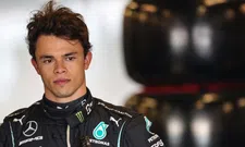 Thumbnail for article: De Vries to replace Hamilton in FP1 for French GP