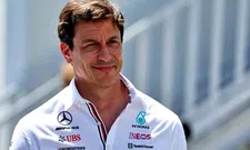 Thumbnail for article: Wolff dit que De Vries ne peut pas compter sur un siège permanent chez Mercedes.