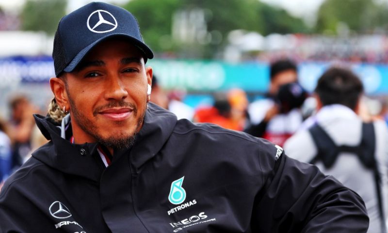 Hamilton encourage Mercedes : "Les échecs nous rendent plus forts".