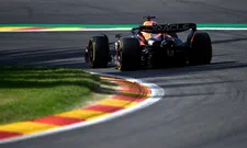 Thumbnail for article: ¿Fue el tear-off de Verstappen la que se atascó en el coche de Leclerc?