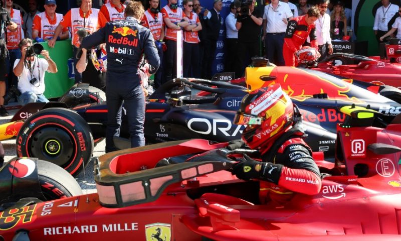 Sainz, decepcionado, elogia a Verstappen: 'Max se lo merece'.