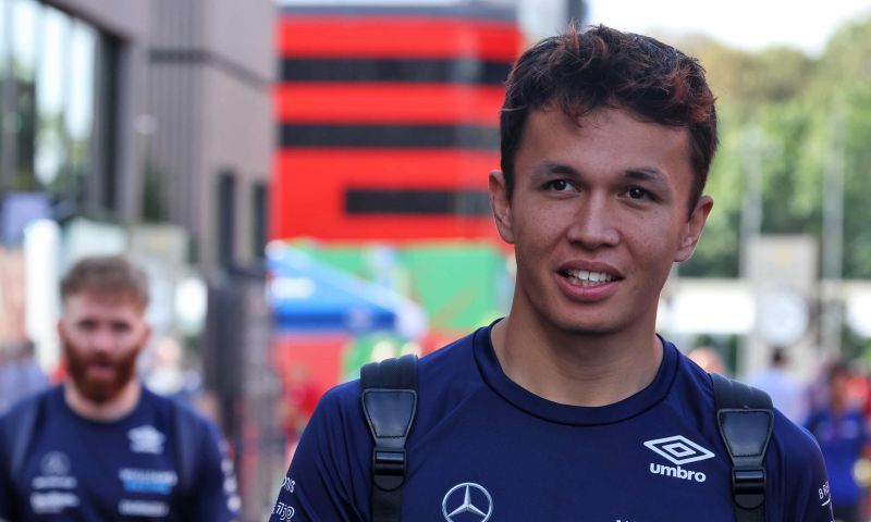 Albon de retour chez lui après des complications liées à une appendicectomie