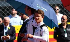 Thumbnail for article: Hamilton's father tried to get De Vries to F1 before