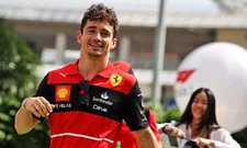 Thumbnail for article: Leclerc met opmerkelijk gouden helm in actie tijdens GP van Singapore