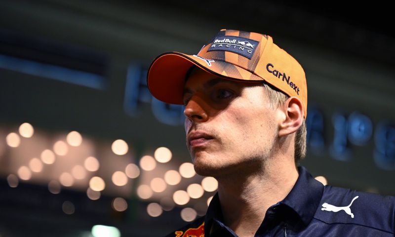 On n'est pas du tout habitué à ce que Verstappen fasse autant d'erreurs.