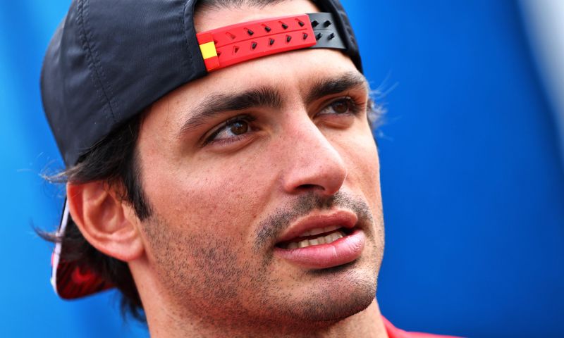 La frustration de Sainz ne disparaît pas : "La FIA est trop gentille avec Russell".