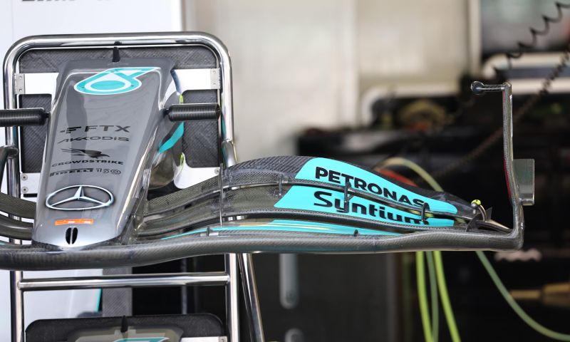 Mercedes adapte l'aile avant controversée pour le Grand Prix du Mexique.