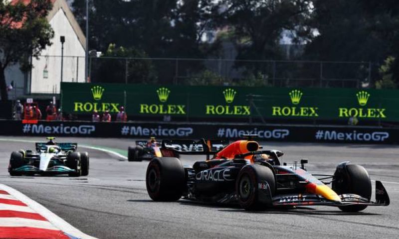 Mercedes ne peut pas défier Verstappen qui remporte le Grand Prix du Mexique