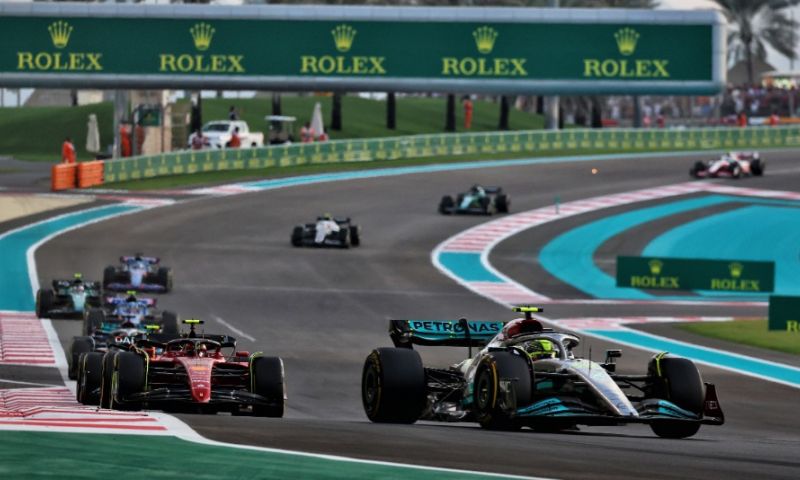 Brundle over voordeel Mercedes en Red Bull op Ferrari