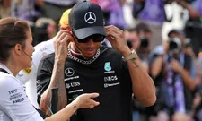 Thumbnail for article: Hamilton accoglie Schumacher: "Restiamo compagni di squadra".