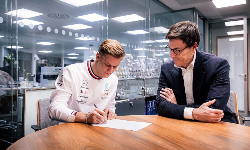 Mick Schumacher podría sustituir a Hamilton en Mercedes