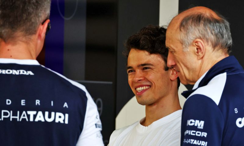 Wolff grants De Vries seat at Red Bull Racing