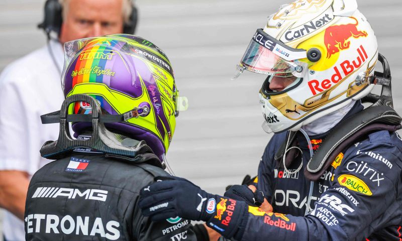 Verstappen y Hamilton, entre los 50 deportistas con mejor sueldo en 2022