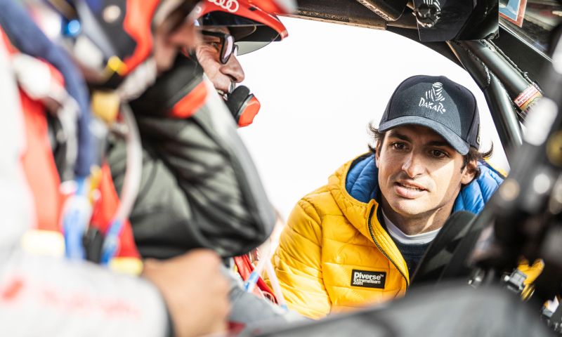 Sainz quase causa uma penalidade a seu pai no Rally Dakar