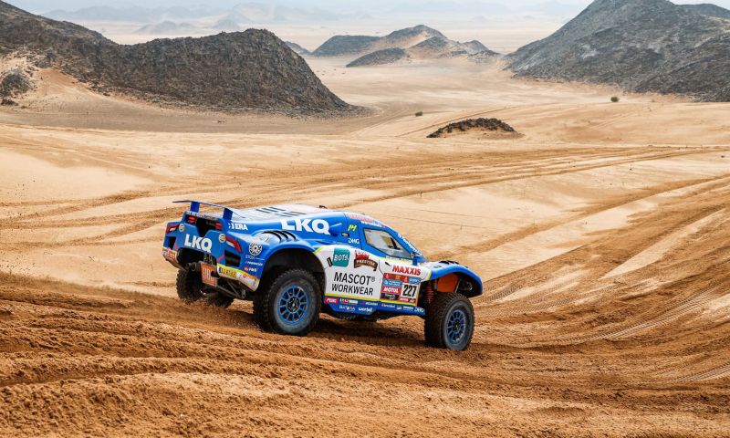 Tim en Tom Coronel weer onderweg in Dakar Rally na zware crash