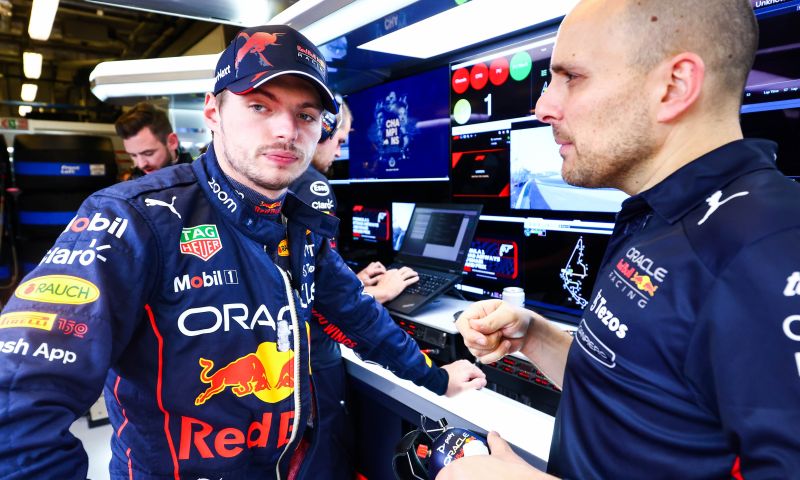 Broadbent takes on Verstappen