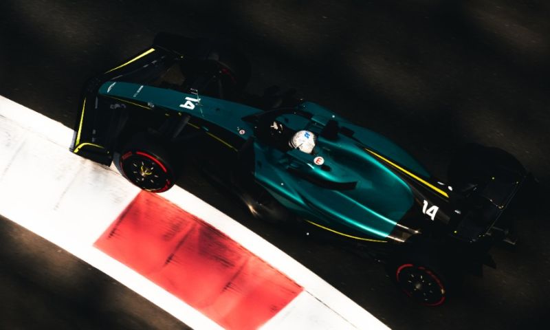 Alonso en Aston Martin eerste dag