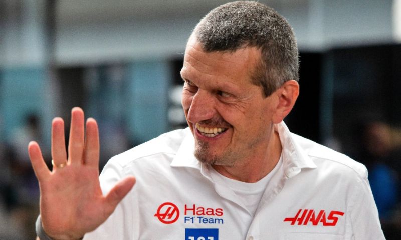 Steiner reacciona ante el coche de F1 Haas 2023