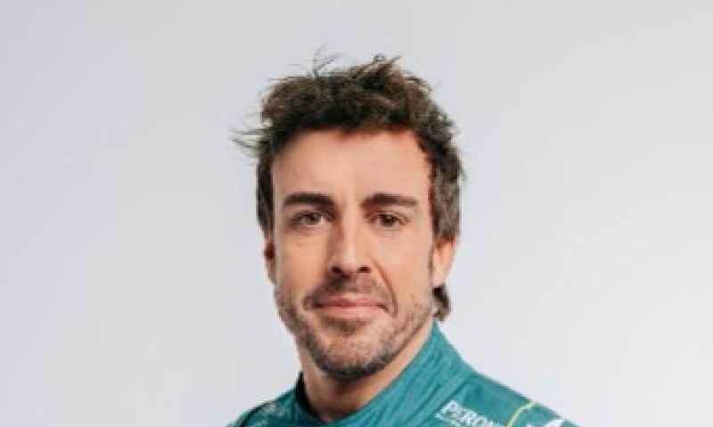 Fotos Alonso e Stroll apresentam macacoes da Aston Martin para 2023